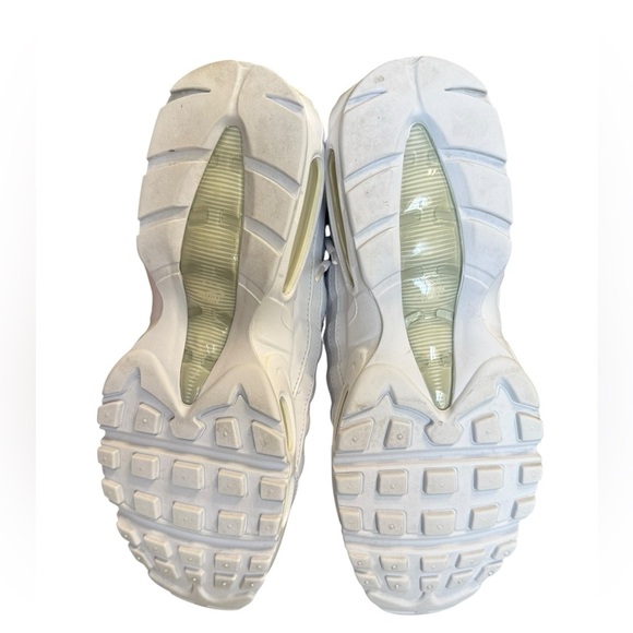 Nike Shoes Mens 9.5 Triple White Air Max 95 Essential Sneakers CT1268-100 - Picture 6 of 12